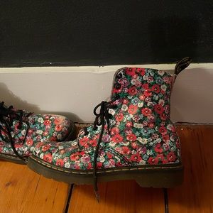 Doc Martens size 9 Floral Pascal Boots